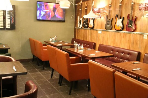 Кафе-бар-клуб МОЛОДЁЖЬ